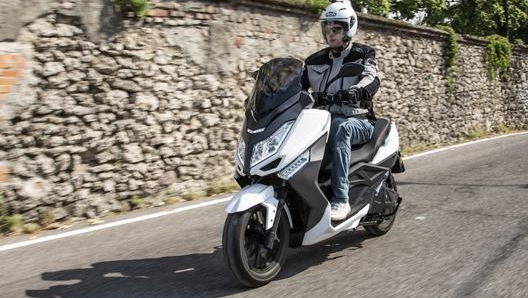 Jonway Mjs-E Sport, lo scooter elettrico garantisce un’autonomia di 110 chilometri. Masperi