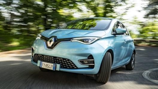 La Renault Zoe R135 vanta 136 Cv,  245 Nm di coppia  ed una autonomia massima di 390 km