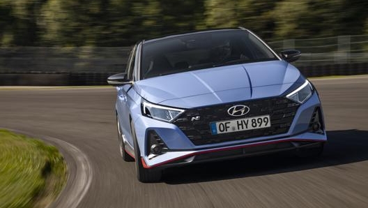 Hyundai i20 N è lunga 4,075 metri, larga 1,75 e alta 1,44 metri