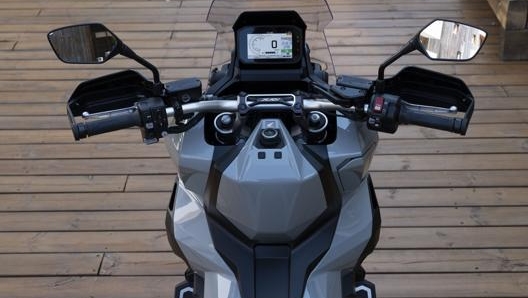 Il nuovo Honda X-Adv monta un quadro Tft a colori da 5”