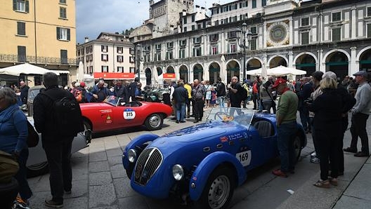 La Mille Miglia richiama da sempre numerosi appassionati in tutte le città italiane