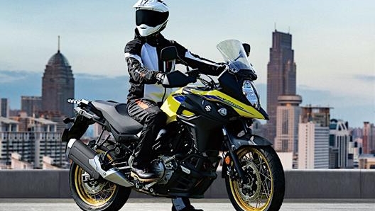 La Suzuki V-Strom 650 è disponibile sia in versione base che Xt (in foto)