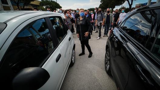 Una protesta delle autoscuole a Napoli lo scorso maggio. Ansa