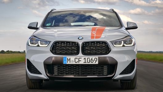 Il frontale sportivo della nuova Bmw X2 M Mesh Edition