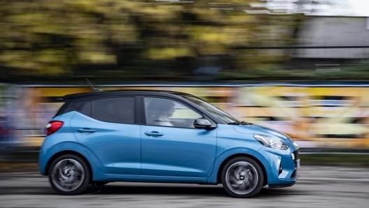 La nuova Hyundai i10 è spinta da un motore tre cilindri benzina 1.0 litri da 67 Cv