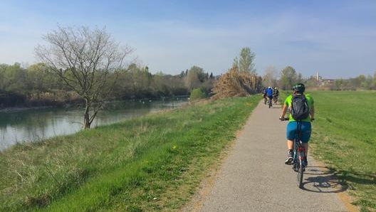 La rete cicloturistica italiana  composta sia da percorsi cittadini, sia da tratte extra-urbane