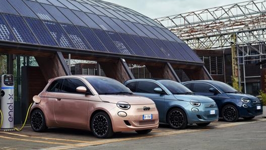 La gamma della 500 elettrica include la versione “3+1” oltre alla Cabrio e alla versione standard a 3 porte