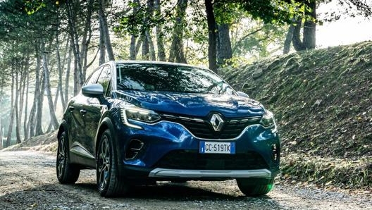 Su strada la Captur plug-in piace per la guida fluida e per i comfort, con la modalità B-mode il pedale del freno è spesso inutilizzato