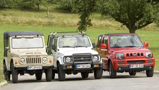 Foto di gruppo per le prime tre generazioni di Jimny