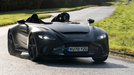 Ecco la V12 Speedster impegnata sulle strade inglesi