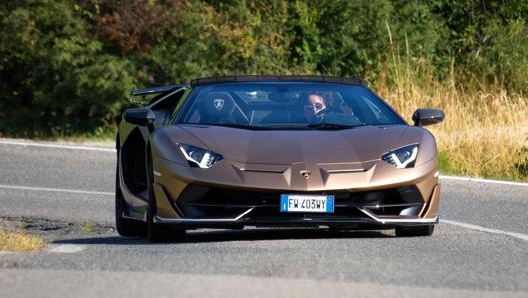 Alla scoperta della Toscana con la Lamborghini Aventador Svj Roadster