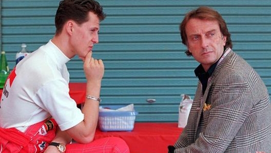 Luca Montezemolo, a destra con  Michael Schumacher, ai tempi della sua presidenza. Afp