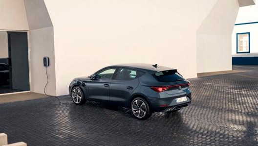 La Seat Leon e-Hybrid è la prima vettura ibrida plug-in della Casa spagnola