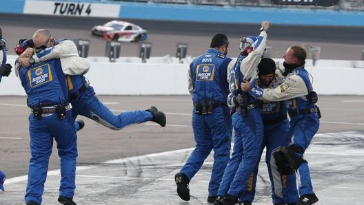 La gioia al box del Tean Hendrick. Lapresse