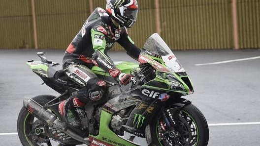 Jonathan Rea, 33 anni, dopo la vittoria con la Kawasaki. Getty