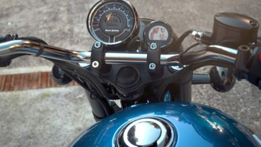 Il Royal Enfield Tripper (display piccolo) dialoga con Google Maps e funge da navigatore “turn by turn”