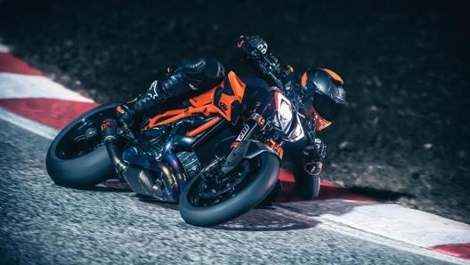 Avanti col carbonio: la più affilata delle Superduke sarà anche più leggera di 9 chili