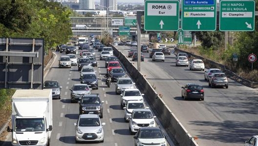 In Italia ci sono 646 auto ogni mille abitanti. Ansa