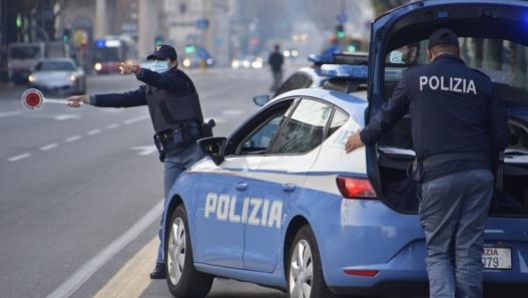 Un posto di controllo della polizia. Ansa