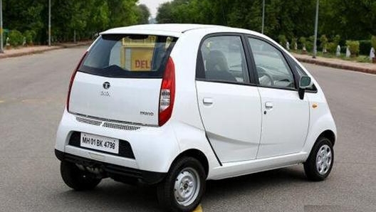 La Tata Nano è in vendita ad un prezzo base di 100.000 rupie, circa 1.400 euro