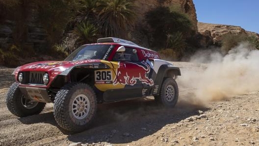 Carlos Sainz in azione alla Dakar. Epa