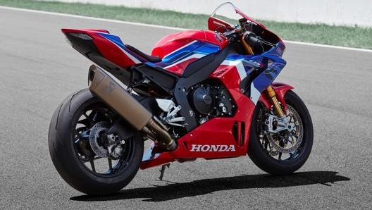 Sono diventate tre le “R” sulla carena della Fireblade, a simboleggiare il cambio di rotta rispetto al passato