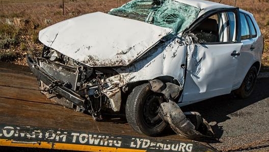 I due carroattrezzi correvano a recuperare un veicoli incidentato in piazza Rebaudengo