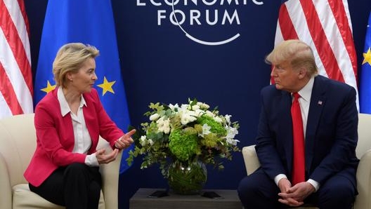 La presidente della Commissione Ue Ursula von der Leyen e il presidente Usa Donald Trump. Afp