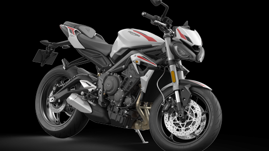 La Triumph Street Triple S è spinta dal tre cilindri 660 cmc da 95 Cv