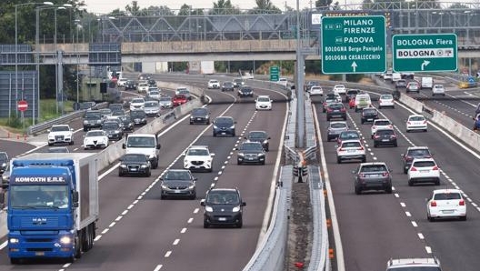 Limite a 150 km/h su alcuni tratti autostradali. Emanuele Pirro: Sono favorevole