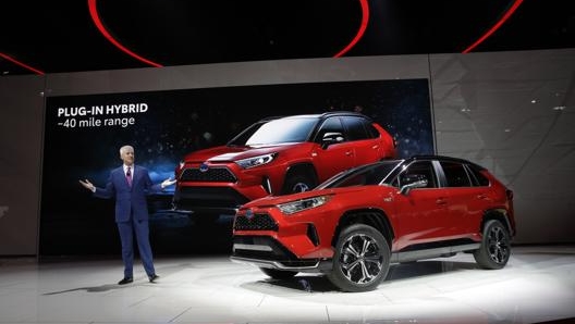 La Toyota Rav4 ibrida plug-in presentata al salone di Los Angeles. Ap