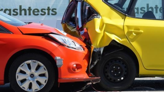 Un crash test in un centro prove di una compagnia assicuratrice