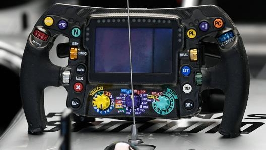 Il volante della nuova Mercedes W11