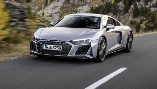 L’Audi R8 monta un motore V10 da 5,2 litri Fsi aspirato da 540 cavalli