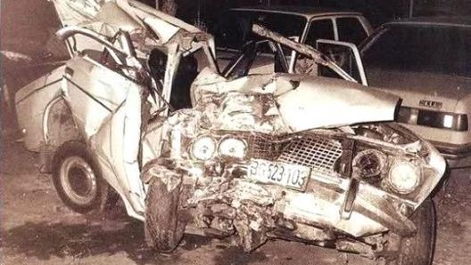 I rottami della Lada su cui cui Vasiljević viaggiava al momento dell’incidente che gli fu fatale. Una morte misteriosa, che alcuni ritengono orchestrata dalle stesse autorità yugoslave