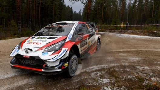 Elfyn Evans e Scott Martin sulla Yaris da rally. Getty