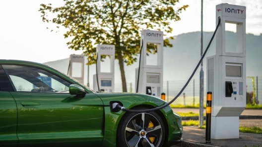 Solo le colonnine di ricarica Ionity hanno una potenza paragonabile a quella del Porsche Turbo Charging