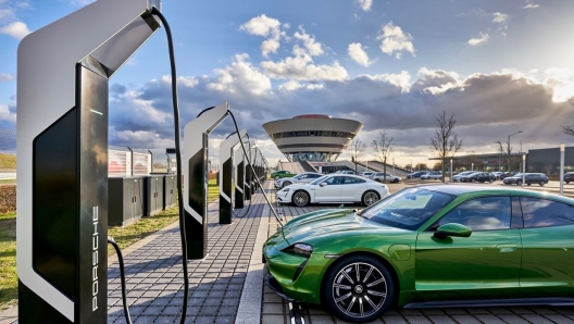 La potenza massima del Porsche Turbo Charging supera quella accettata dalla stessa Taycan