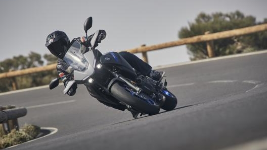 Buono il riparo aerodinamico grazie al parabrezza regolabile, anche in movimento