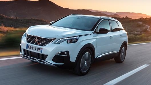 La Peugeot 3008 ibrida è disponibile sia a trazione anteriore che integrale