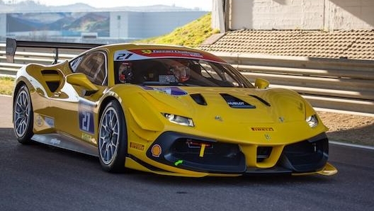 La Ferrari 488 Challenge Evo impegnata in pista a Fiorano