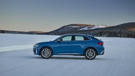 Le linee da coupé scolpiscono la carrozzeria di Audi RS Q3 Sportback