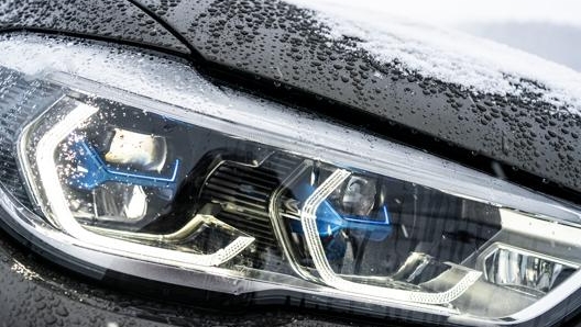 Il dettaglio dei fari a Led sulla nuova Bmw X6