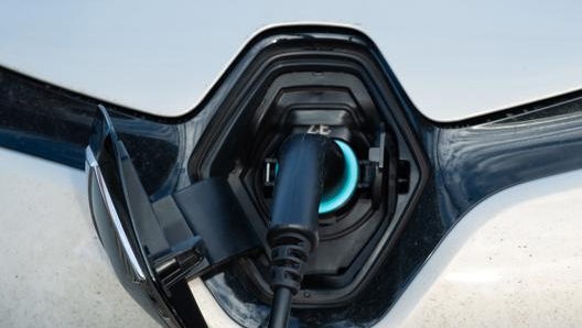 Uno studio americano confronta le emissioni di CO2 tra elettriche e termiche, però ci sono importanti perplessità sul metodo