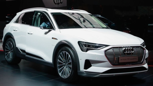 Audi 55 e-tron è tra le elettriche meno efficienti, ma emette meno CO2 di una termica equivalente