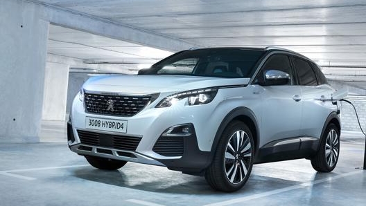 La Peugeot 3008 Hybrid4 è del tipo ibrido plug-in