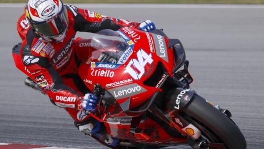 Andrea Dovizioso al lavoro sulla Ducati a Sepang. Epa