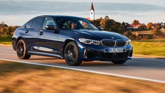 La Bmw M340d xDrive, in versione berlina, con sistema mild hybrid