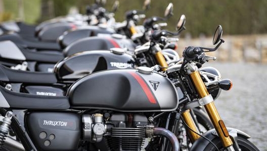 Gli elementi principali della Thruxton RS sono la meccanica a vista e lessenzialit delle linee