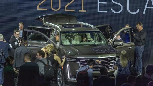 Cambio automatico a dieci rapporti e due motorizzazioni: benzina V8 6.2 e diesel, novità assoluta per la Escalade. EPA